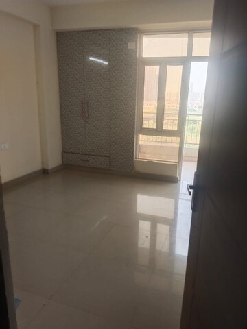 Room in 3 BHK Apartment at Supertech Ecovillage I, Sector 1 Greater Noida – for Rent