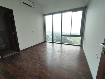 Room in 2 BHK Apartment at Lodha The Park, Worli – for Rent
