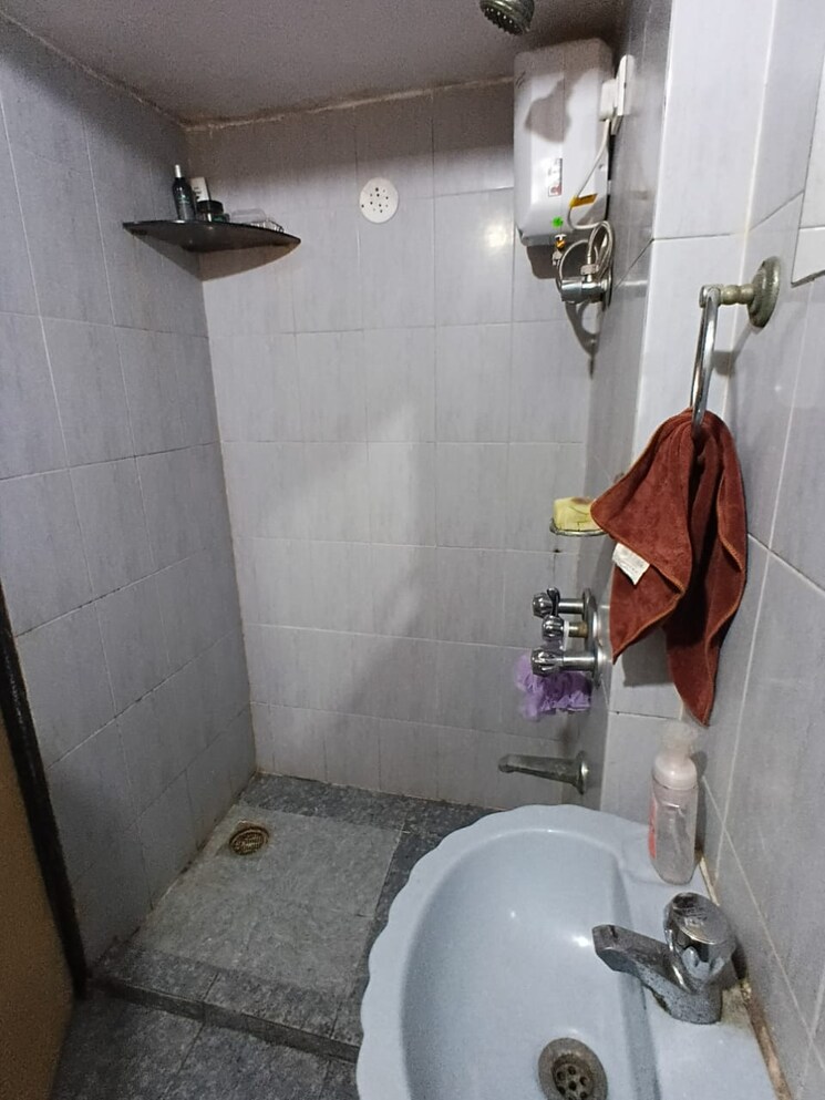 Bathroom, abrol-krishna-utsav 1 Bedroom 400 Sq.Ft. Apartment In Malad West Mumbai 9300814