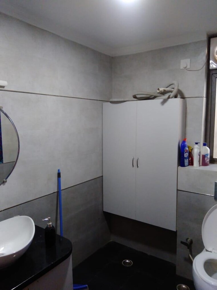 Bathroom, unitech-uniworld-gardens-2 3 Bedroom 1355 Sq.Ft. Apartment In Sector 47 Gurgaon 9300818
