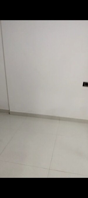 Room in 2 BHK Apartment at Shiv Shakti Tower 28, Malad East – for Rent