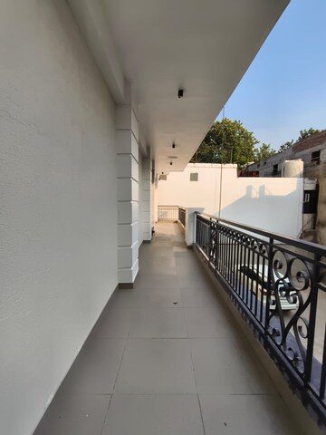 Balcony in 3 BHK Builder Floor at SS Mayfield Gardens, Sector 51 – for Rent