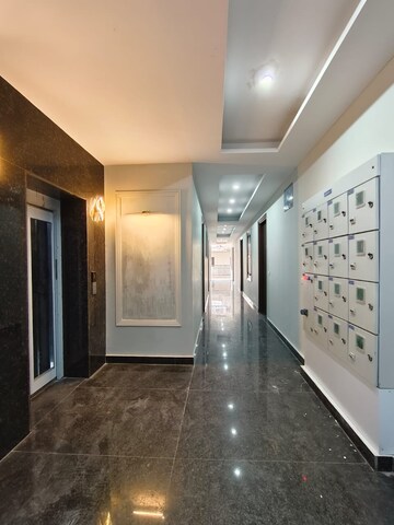 Building Lobby in 3 BHK Builder Floor at SS Mayfield Gardens, Sector 51 – for Rent