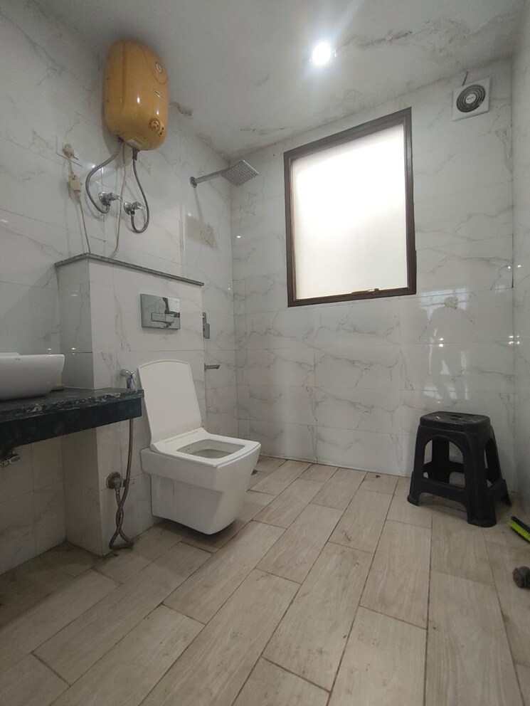 Bathroom, freedom fighters enclave 1 Bedroom 500 Sq.Ft. Apartment In Freedom Fighters Enclave Delhi 9300852