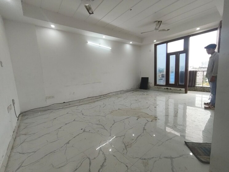 Room, freedom fighters enclave 1 Bedroom 500 Sq.Ft. Apartment In Freedom Fighters Enclave Delhi 9300852