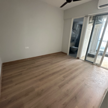 Room in 2.5 BHK Apartment at Signature Global City 92, Sector 92 – for Rent