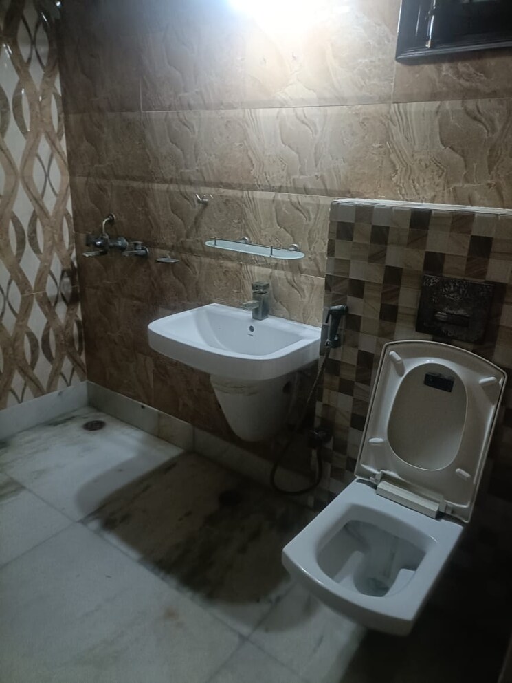 Bathroom, rwa-apartments-sector-52 1 RK 400 Sq.Ft. Independent House In Sector 52 Noida 9300885