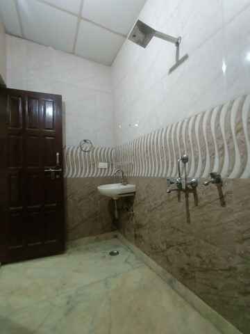 Bathroom in 3 BHK Builder Floor at Empire Floors, Sector 57 – for Rent