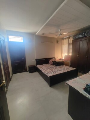 Living Room in 2 BHK Builder Floor at Sector 32 – for Rent