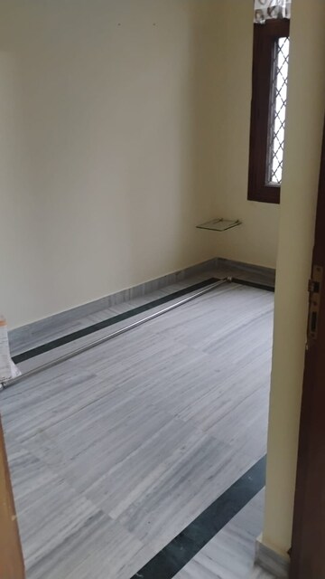 Room in 2 BHK Apartment at RWA Jalvayu Vihar, Sector 25 – for Sale