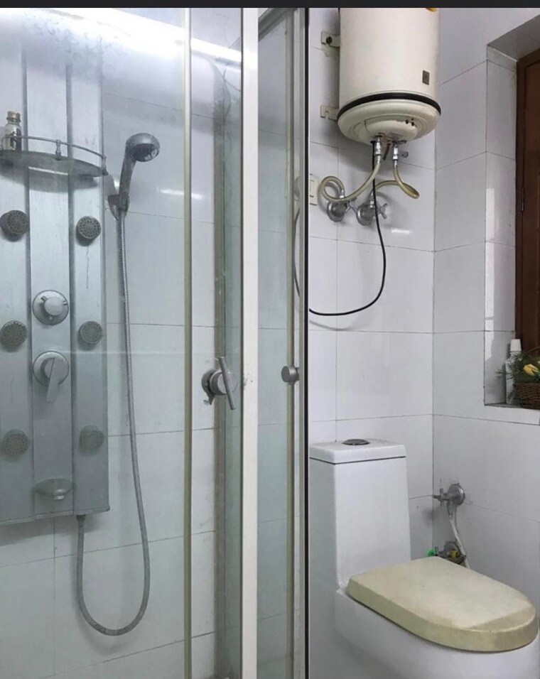 Bathroom, rwa-jalvayu-vihar 2 Bedroom 1200 Sq.Ft. Apartment In Sector 25 Noida 9300906