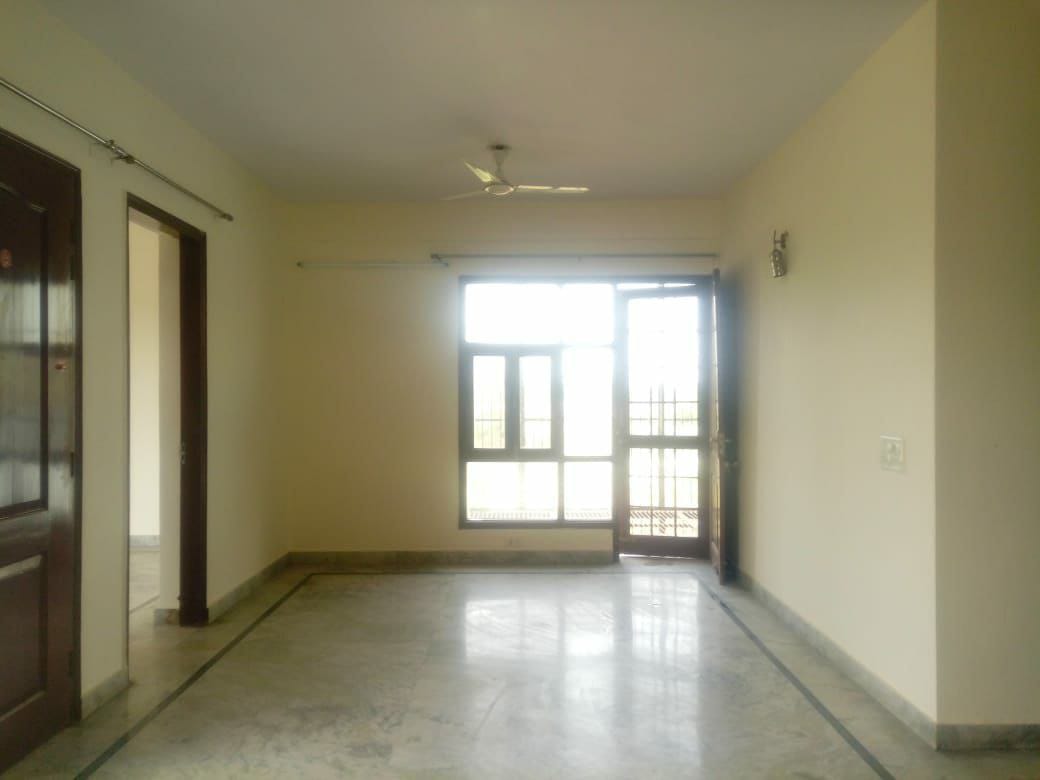 6 BHK 2300 Sq.Ft. Independent House in RWA Apartments Sector 27