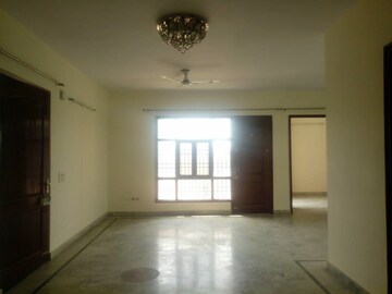 Room in 6 BHK Independent House at RWA Apartments Sector 27, Sector 27 – for Sale