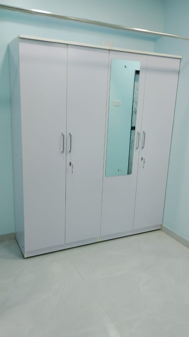 Room, gurukripa-co-op-hsg-soc 2 Bedroom 650 Sq.Ft. Apartment In Nehru Nagar Mumbai 9300922