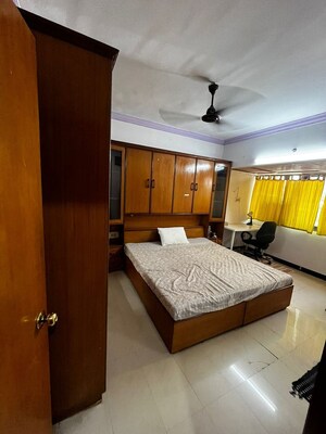 Bedroom in 2 BHK Apartment at Chanchal Kalyan Complex, Yari Road – for Rent