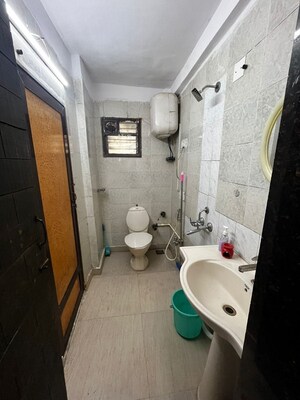 Bathroom in 2 BHK Apartment at Chanchal Kalyan Complex, Yari Road – for Rent