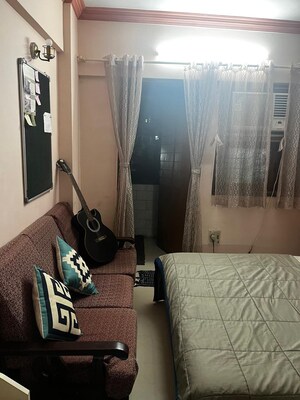 Living Room in 2 BHK Apartment at Chanchal Kalyan Complex, Yari Road – for Rent