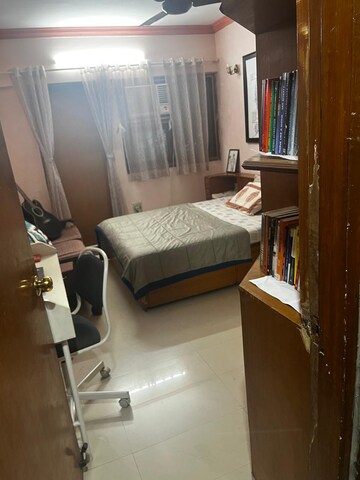 Team Area in 2 BHK Apartment at Chanchal Kalyan Complex, Yari Road – for Rent