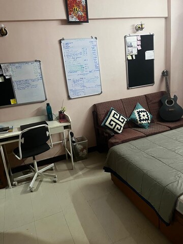 Team Area in 2 BHK Apartment at Chanchal Kalyan Complex, Yari Road – for Rent