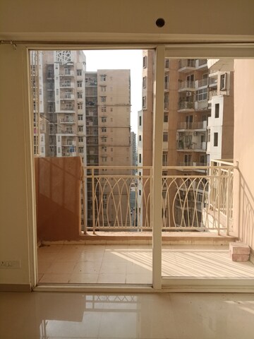 Room in 3 BHK Apartment at Mahagun Mywoods, Sector 16c Greater Noida – for Rent