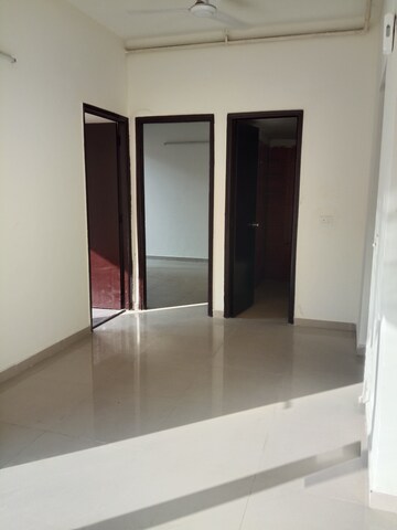 Room in 3 BHK Apartment at Mahagun Mywoods, Sector 16c Greater Noida – for Rent