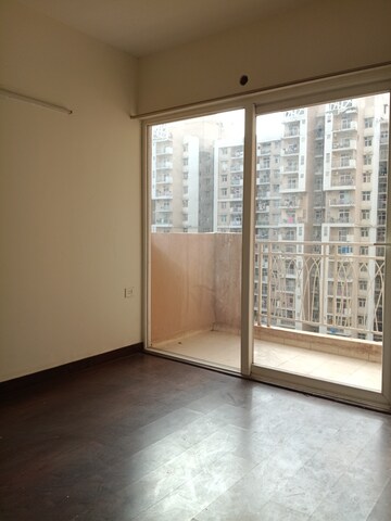 Room in 3 BHK Apartment at Mahagun Mywoods, Sector 16c Greater Noida – for Rent