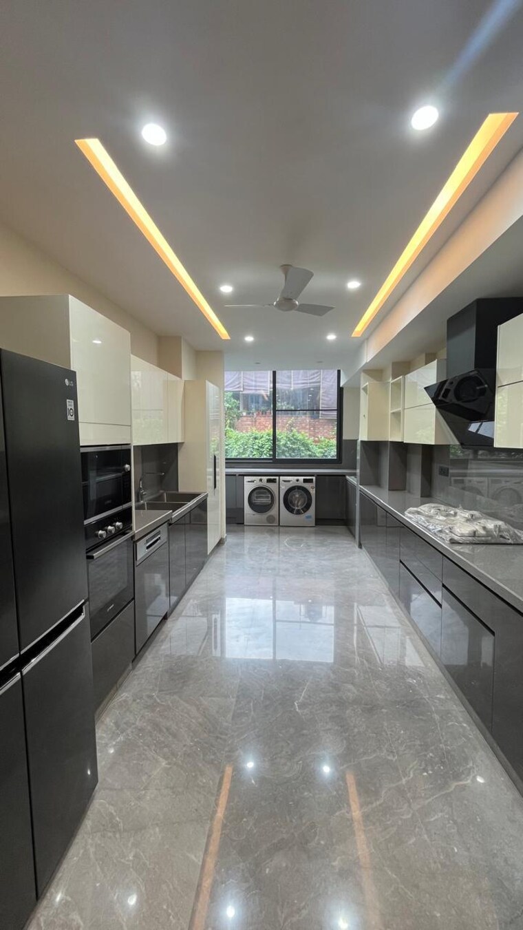 Kitchen, dlf phase ii 6+ Bedroom 402 Sq.Yd. Independent House In Dlf Phase ii Gurgaon 9300959