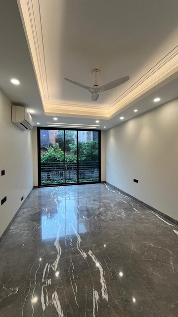 Room in 6+ BHK Independent House at Dlf Phase ii – for Sale