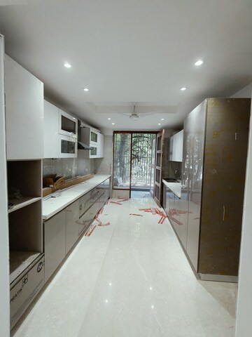 Building Lobby in 6+ BHK Independent House at Dlf Phase ii – for Sale