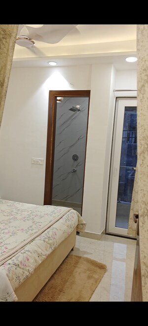 Furnished Amenities in 3 BHK Builder Floor at Dwarka Mor – for Sale