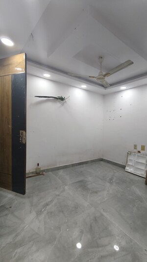 Room in 1 BHK Builder Floor at Govindpuri – for Rent