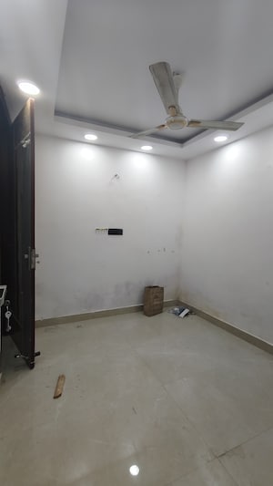 Room in 1 BHK Builder Floor at Govindpuri – for Rent