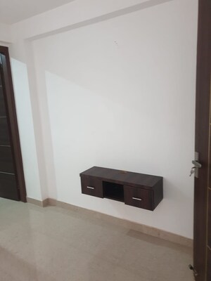Room in 1 BHK Builder Floor at DLF City Phase V, Dlf Phase V – for Rent