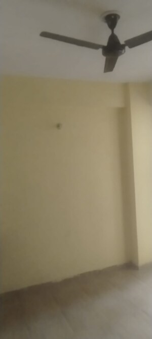 Furnished Amenities in 3 BHK Apartment at Sector 82 – for Rent