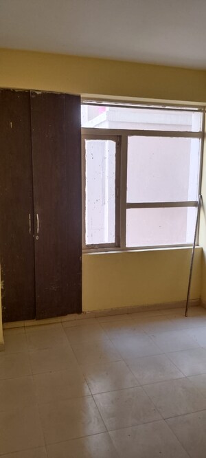 Room in 3 BHK Apartment at Sector 82 – for Rent