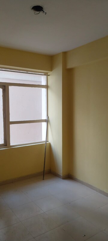 Room in 3 BHK Apartment at Sector 82 – for Rent