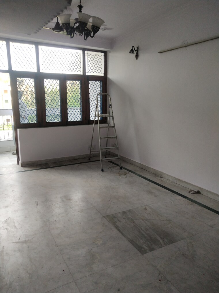 Room, sector 56 3 Bedroom 1850 Sq.Ft. Independent House In Sector 56 Noida 9301013