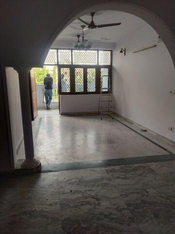 Room in 3 BHK Independent House at Sector 56 – for Rent