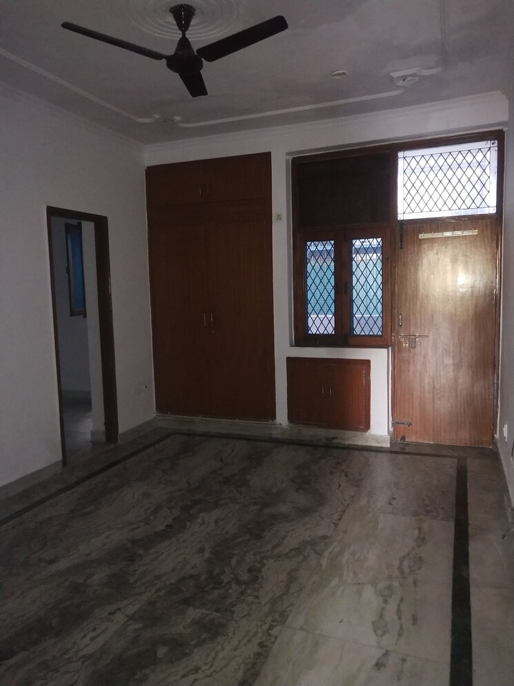 Room, sector 56 3 Bedroom 1850 Sq.Ft. Independent House In Sector 56 Noida 9301013