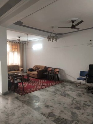 Living Room in 3 BHK Independent House at Sector 33 – for Rent