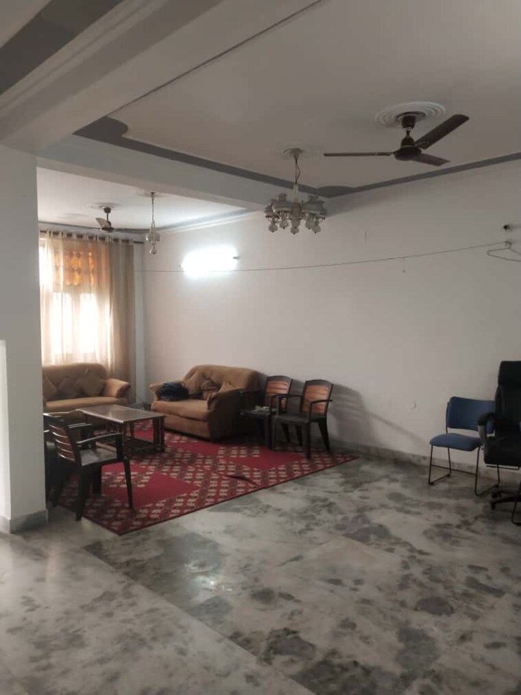 Living Room, sector 33 3 Bedroom 200 Sq.Mt. Independent House In Sector 33 Noida 9301050