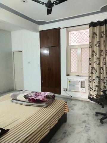 Bedroom in 3 BHK Independent House at Sector 33 – for Rent