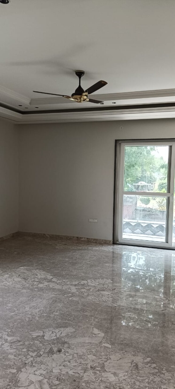 Room, sector 28 4 Bedroom 358 Sq.Yd. Builder Floor In Sector 28 Faridabad 9301057