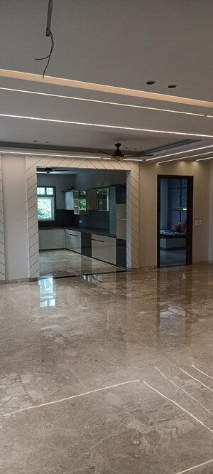 Parking in 4 BHK Builder Floor at Sector 28 – for Sale