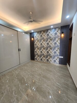 Room in 3 BHK Builder Floor at Saket – for Sale