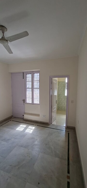 Room in 3 BHK Builder Floor at SS Mayfield Gardens, Sector 51 – for Rent