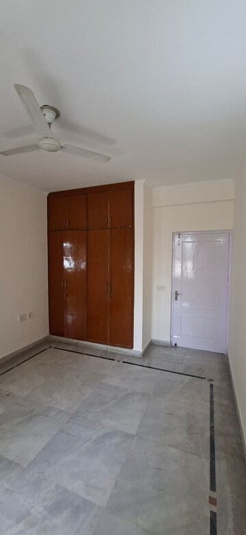 Room in 3 BHK Builder Floor at SS Mayfield Gardens, Sector 51 – for Rent