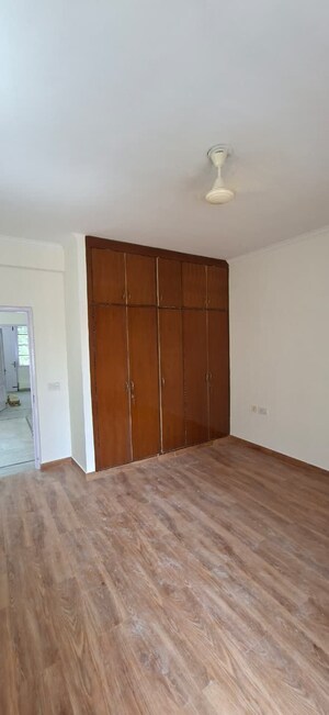 Room in 3 BHK Builder Floor at SS Mayfield Gardens, Sector 51 – for Rent