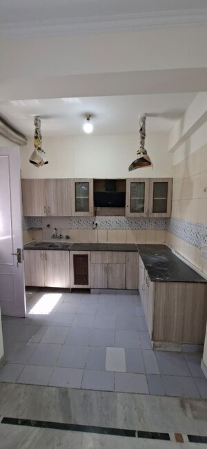 Kitchen in 3 BHK Builder Floor at SS Mayfield Gardens, Sector 51 – for Rent