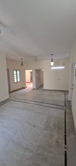 Room in 3 BHK Builder Floor at SS Mayfield Gardens, Sector 51 – for Rent